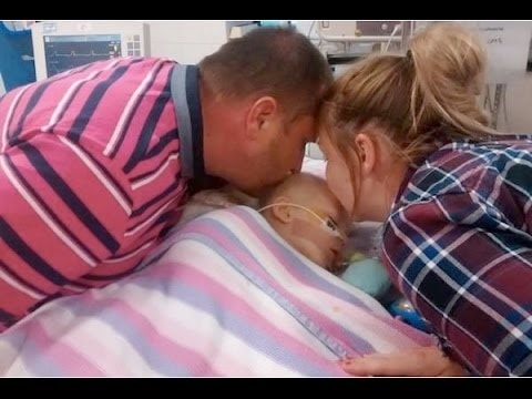 Doctors predicted their baby would only have a few minutes to live, so her husband made the heart-wrenching decision to take him off life support. Moments later a miracle happen when the child started breathing on his own 😮 Check Comments for what happened next. 👇⁤