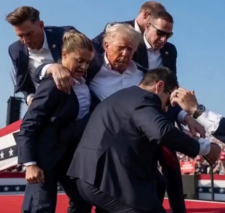 🚨 Chaos as the President of the United States was… See more
