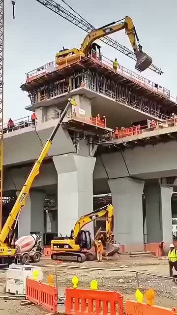 🚨 BREAKING: $500M SHOPPING MALL COLLAPSES! Just in 5 minut ago… See more
