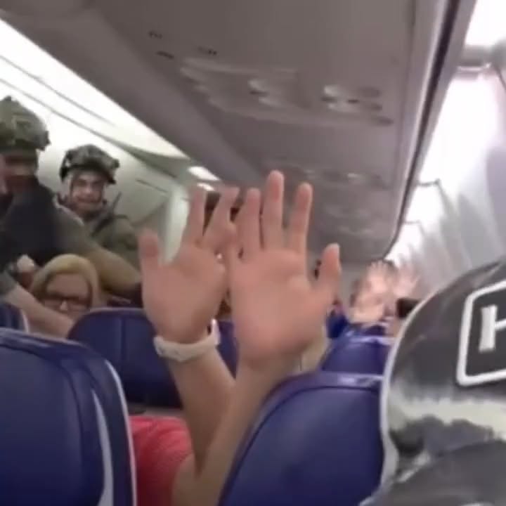 Terrifying Moments on a U.S. Plane after a mid-air threat with bomb…
