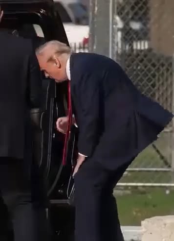 Trump FALLS AGAIN! — White House Doctor Breaks Silence…𝗺𝗼𝗿𝗲