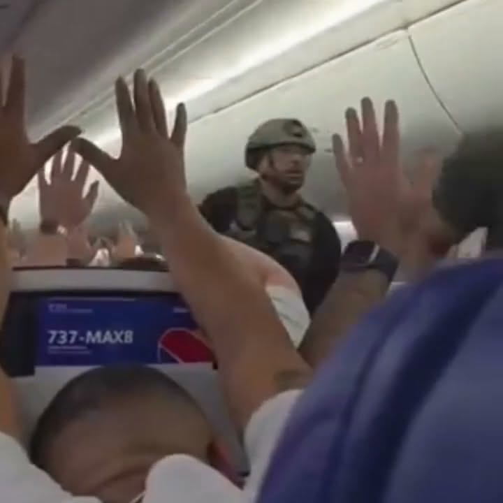 Terrifying Moments on a U.S. Plane after a mid-air threat with bomb…𝗦𝗲𝗲 𝗺𝗼𝗿𝗲