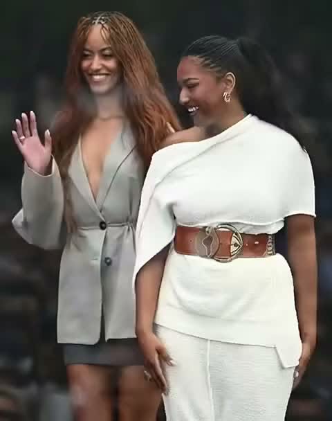 30 Minutes ago in Los Angeles , Malia Obama was confirmed as…See more